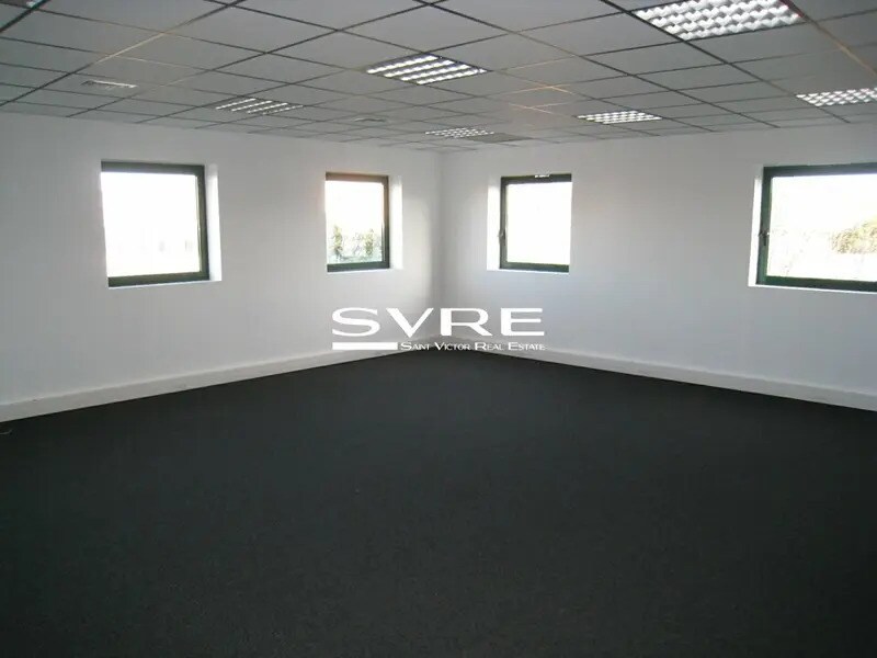 Office in Les Pennes-Mirabeau for lease Interior Photo- Image 1 of 8