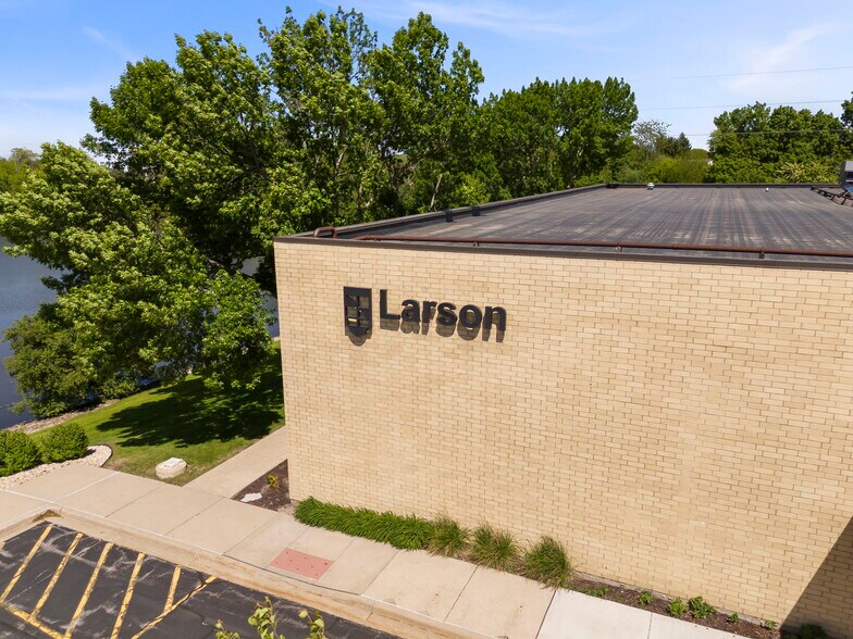 1488 Bond St, Naperville, IL à vendre - Photo du bâtiment - Image 3 de 34