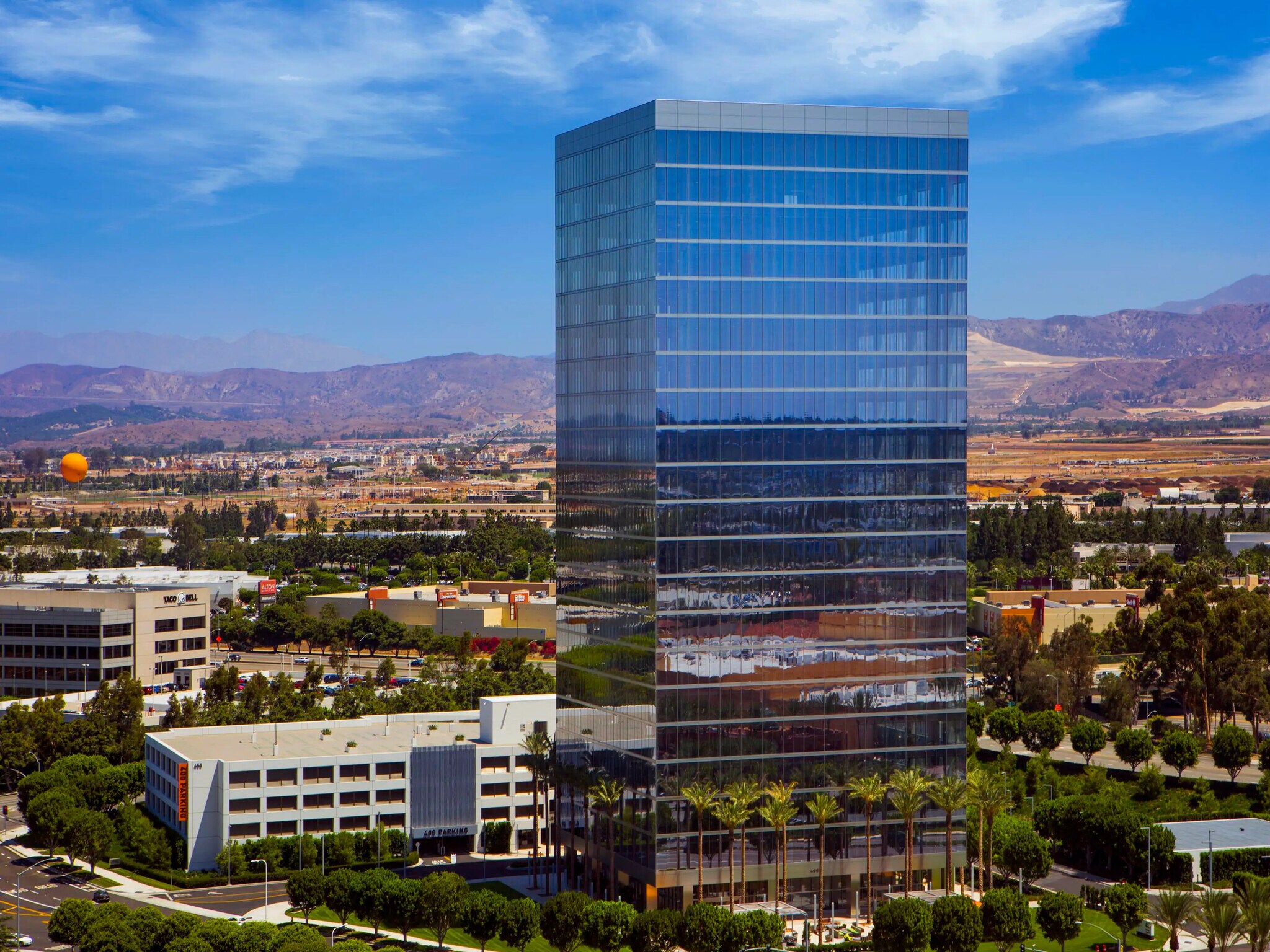 400 Spectrum Center Dr, Irvine, CA à louer Photo du bâtiment- Image 1 de 2