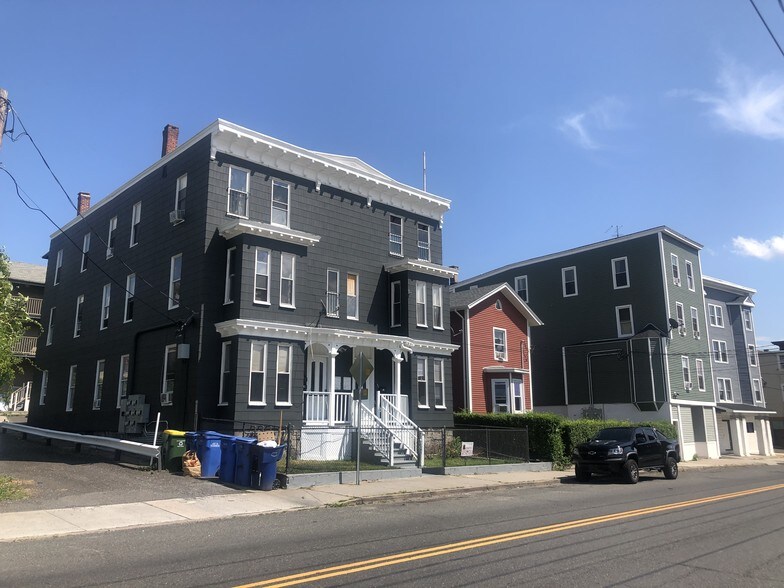 675 S Main St, Waterbury, CT à vendre - Photo du bâtiment - Image 3 de 4