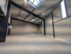 17 Rue Emile Levassor, Les Mureaux à louer Photo du bâtiment- Image 2 de 6