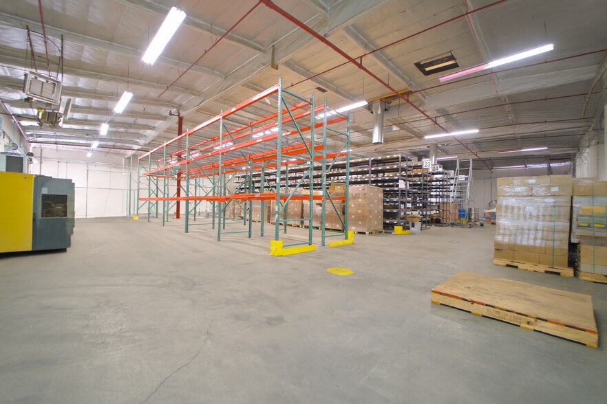 3019 Vail Ave, Commerce, CA à vendre - Photo du bâtiment - Image 2 de 8