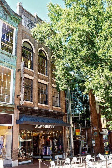 316-318 E Main St, Charlottesville, VA à vendre - Photo du bâtiment - Image 3 de 32