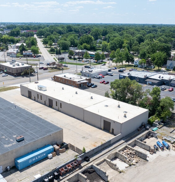 16945 Masonic Blvd, Fraser, MI for lease - Building Photo - Image 2 of 9