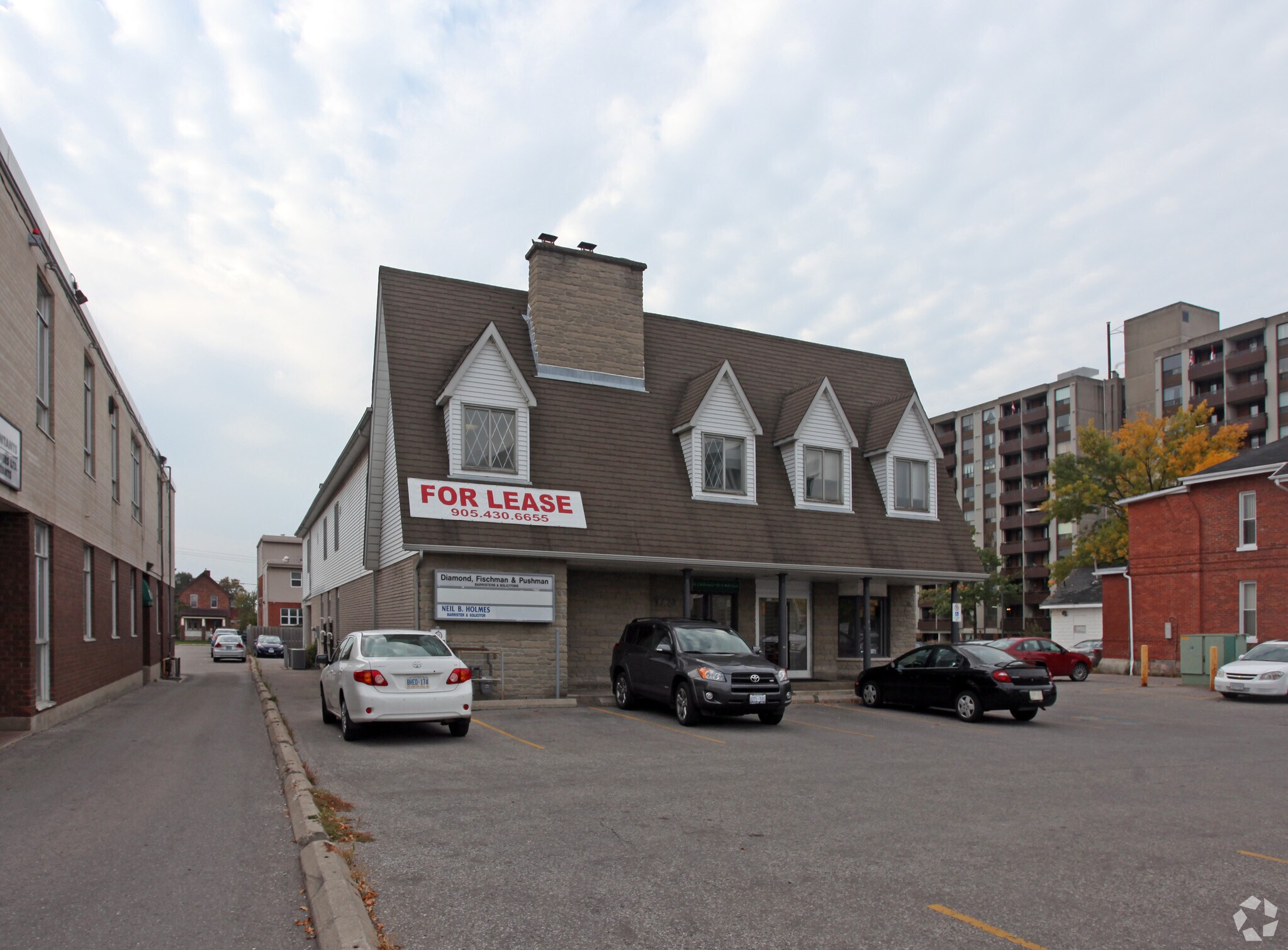 179 King St E, Oshawa, ON à louer Photo du bâtiment- Image 1 de 10