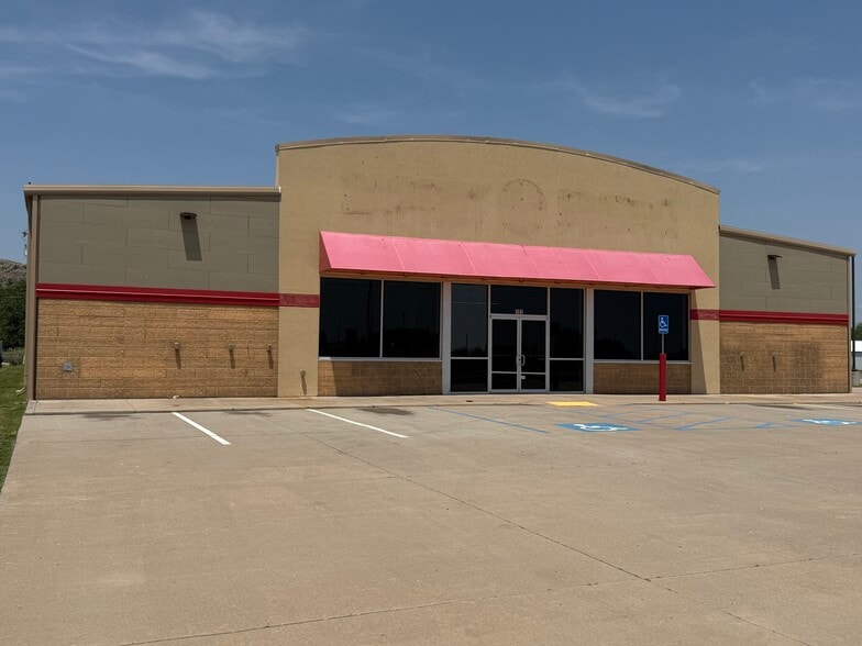215 E 1st St, Granite, OK à vendre - Photo du bâtiment - Image 2 de 24
