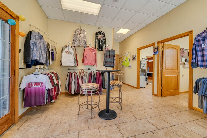 2235 Wisconsin Ave, New Holstein, WI à vendre - Photo du bâtiment - Image 2 de 17