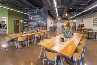 5301 Wilkinson Blvd, Charlotte, NC à louer Photo intérieure- Image 2 de 6