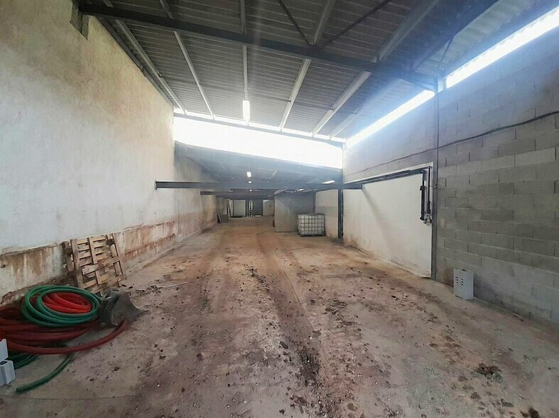 Industrial in Le Cannet-des-Maures for lease - Interior Photo - Image 1 of 3