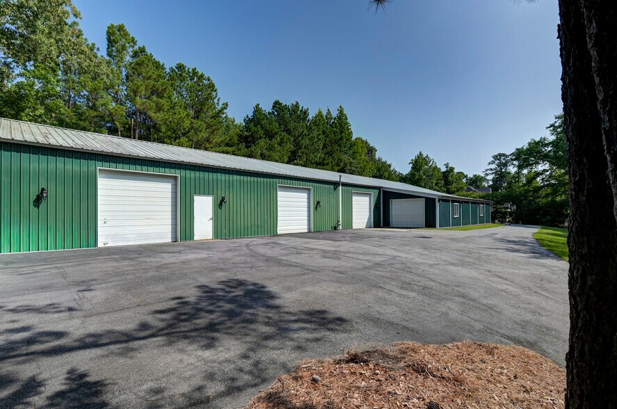 1901 Hollingshed Rd, Irmo, SC à vendre - Photo du bâtiment - Image 2 de 36