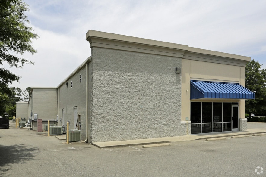 218-250 Venture Dr, Smithfield, NC à louer - Photo du bâtiment - Image 3 de 12