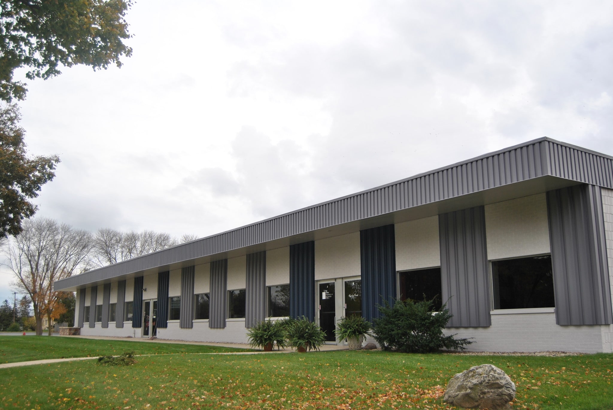 9055 N 51st St, Brown Deer, WI for lease Primary Photo- Image 1 of 2