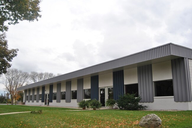 More details for 9055 N 51st St, Brown Deer, WI - Flex, Industrial for Lease