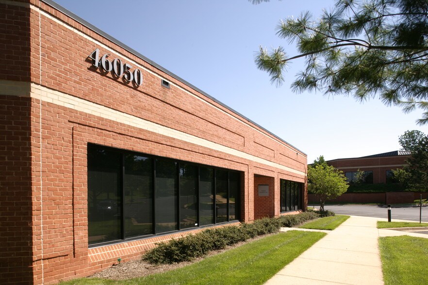 46050 Manekin Plz, Dulles, VA à louer - Photo du bâtiment - Image 1 de 5