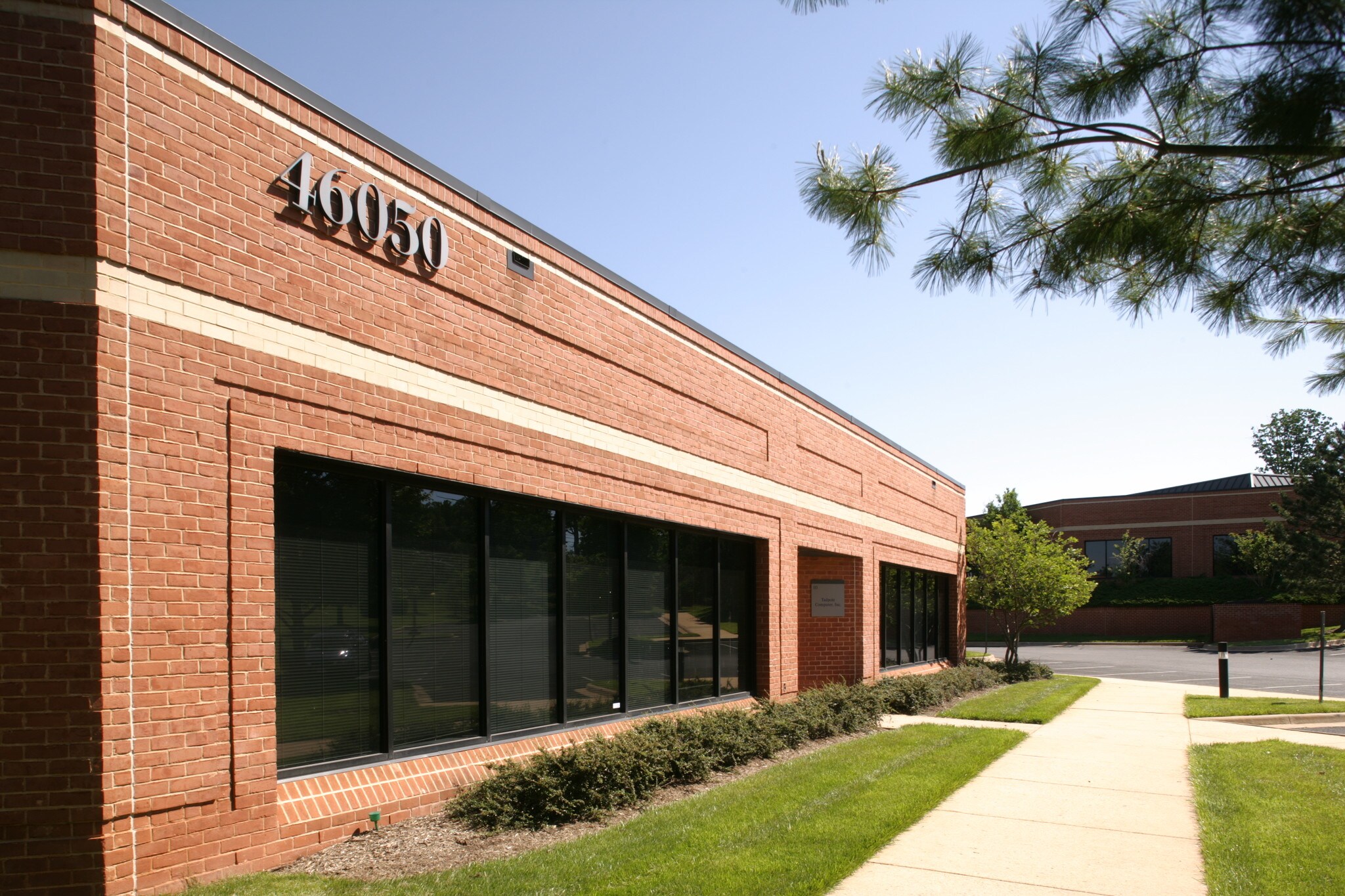 46050 Manekin Plz, Dulles, VA à louer Photo du bâtiment- Image 1 de 6