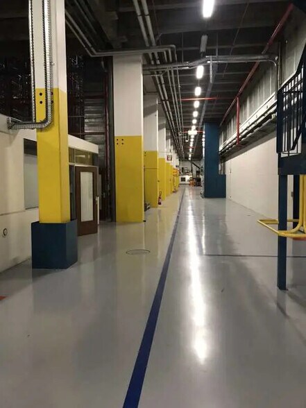 Flex in Rosny-sous-Bois for lease - Interior Photo - Image 3 of 5