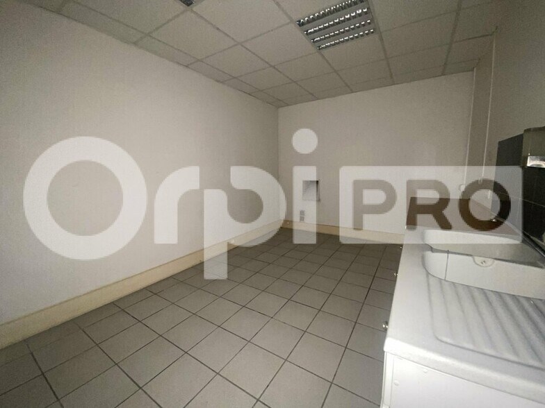 Industrial in Arnas for lease - Interior Photo - Image 2 of 5