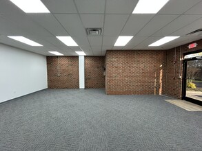 1231 Shields Rd, Kernersville, NC for lease Interior Photo- Image 2 of 9