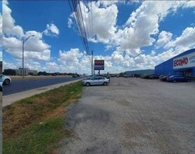 4749 E Ben White Blvd, Austin, TX for lease Building Photo- Image 2 of 8