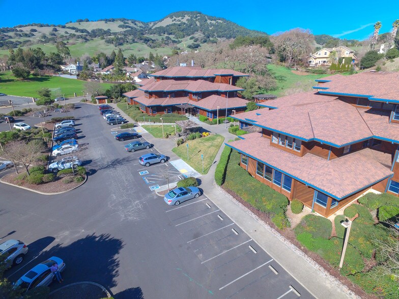 505 San Marin Dr, Novato, CA à louer - Photo du bâtiment - Image 2 de 16