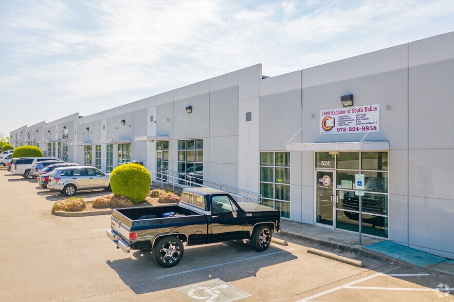 616-642 E Centre Park Blvd, DeSoto, TX à louer - Photo principale - Image 1 de 5