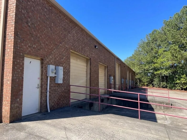 1049 Industrial Ct, Suwanee, GA à louer - Photo du bâtiment - Image 2 de 3