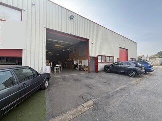 Plus de détails pour 2 Rue Du Parc, Hérouville-en-Vexin - Flex à vendre
