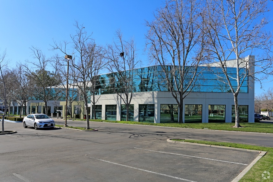 6601 Owens Dr, Pleasanton, CA for lease - Building Photo - Image 3 of 21