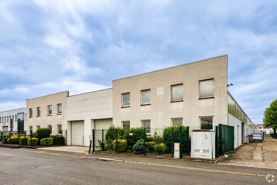 Flex dans Saint-Ouen-l'Aumône à louer - Photo du bâtiment - Image 2 de 2