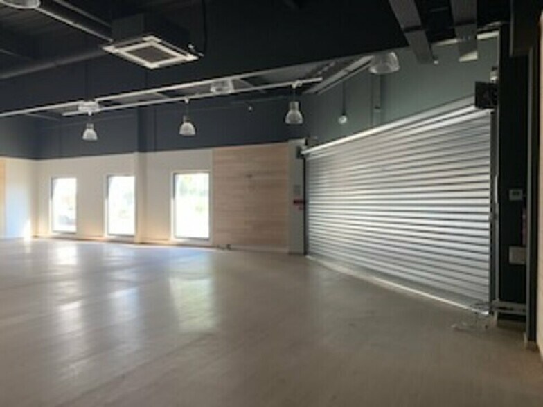 Retail in Avignon for sale - Interior Photo - Image 3 of 10