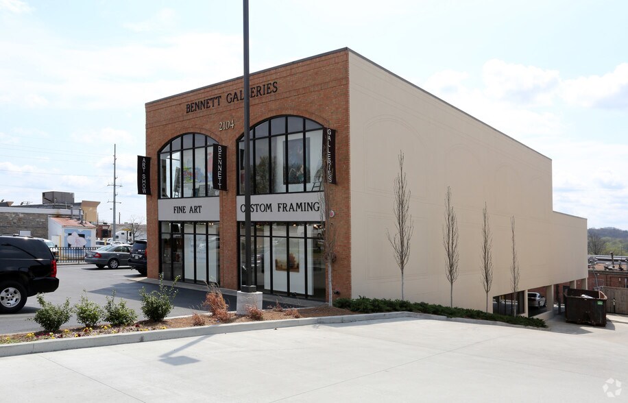 2104 Crestmoor Rd, Nashville, TN à louer - Photo du bâtiment - Image 2 de 4