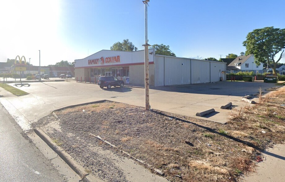 1110 E Main St, Galesburg, IL à louer - Photo du bâtiment - Image 3 de 3