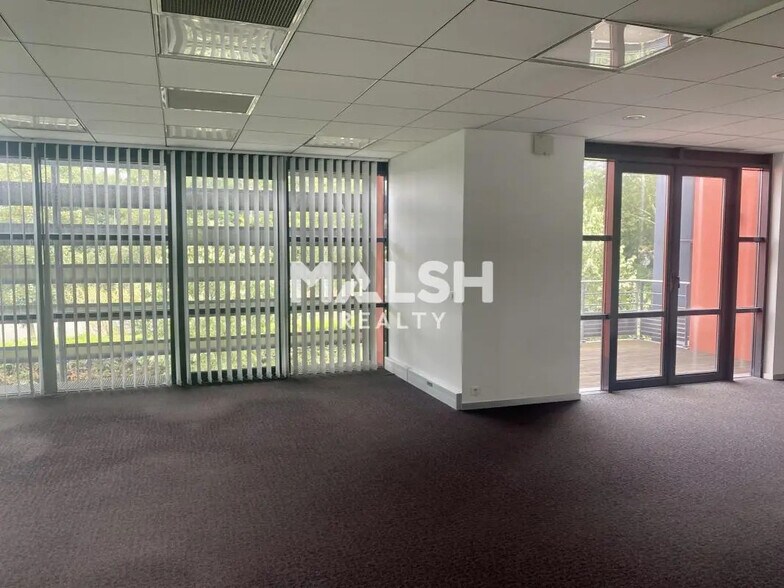 Office in Caluire-et-Cuire for lease - Building Photo - Image 3 of 13