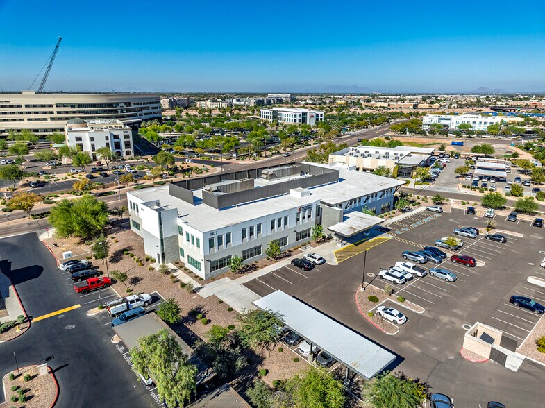 3477 S Mercy Rd, Gilbert, AZ à louer - Photo du bâtiment - Image 3 de 9