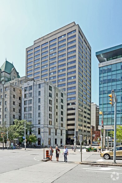 135 Laurier Av W, Ottawa, ON à louer - Photo du bâtiment - Image 3 de 7