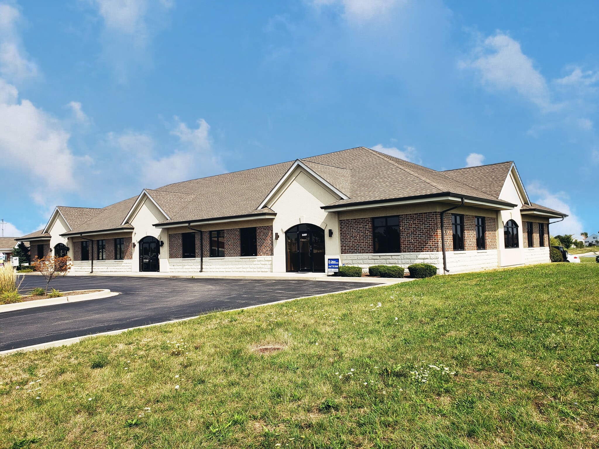 16001-16009 Executive Dr, Crest Hill, IL à louer Photo principale- Image 1 de 20