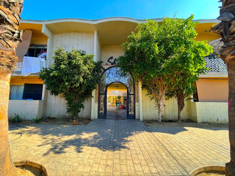 6956 Kester Ave, Van Nuys, CA à vendre - Photo du bâtiment - Image 1 de 18