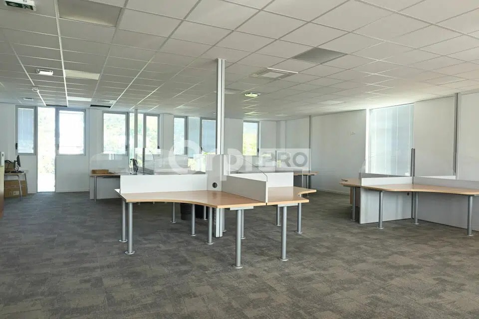 Office in Rillieux-la-Pape for lease Building Photo- Image 1 of 15