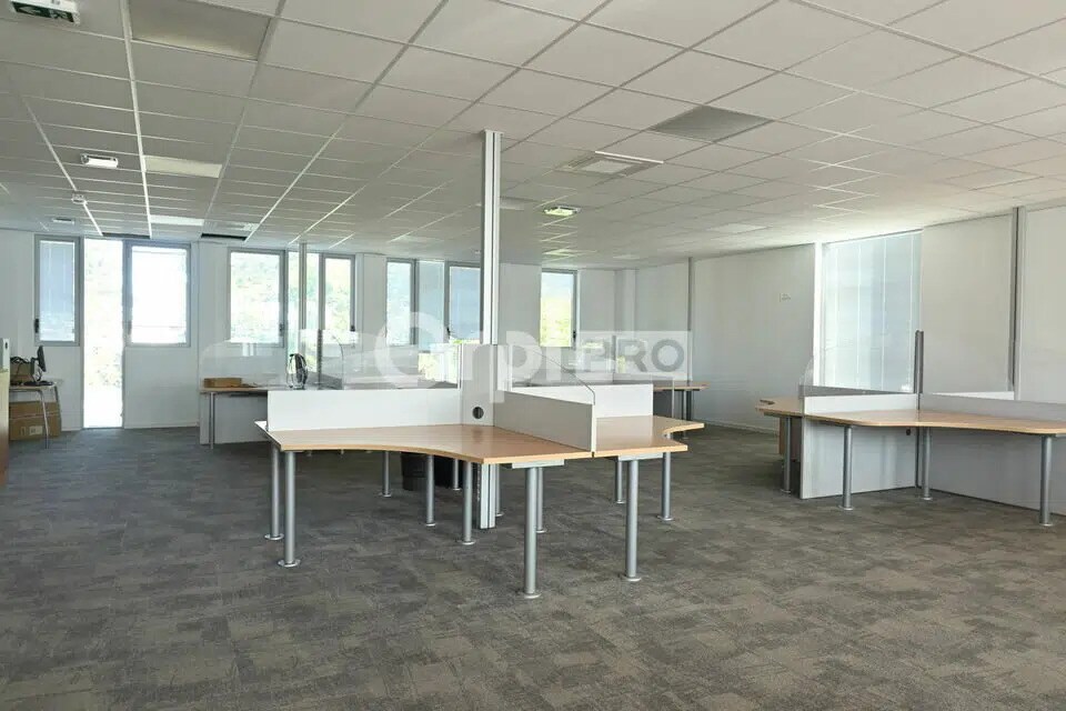 Office in Rillieux-la-Pape for lease Interior Photo- Image 1 of 15