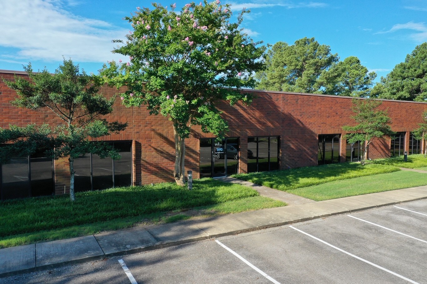 2170 Business Center Dr, Memphis, TN for lease Primary Photo- Image 1 of 22