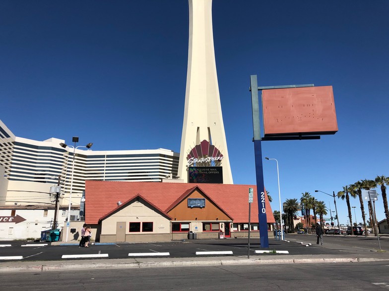 2210 S Las Vegas Blvd, Las Vegas, NV for lease - Primary Photo - Image 1 of 32