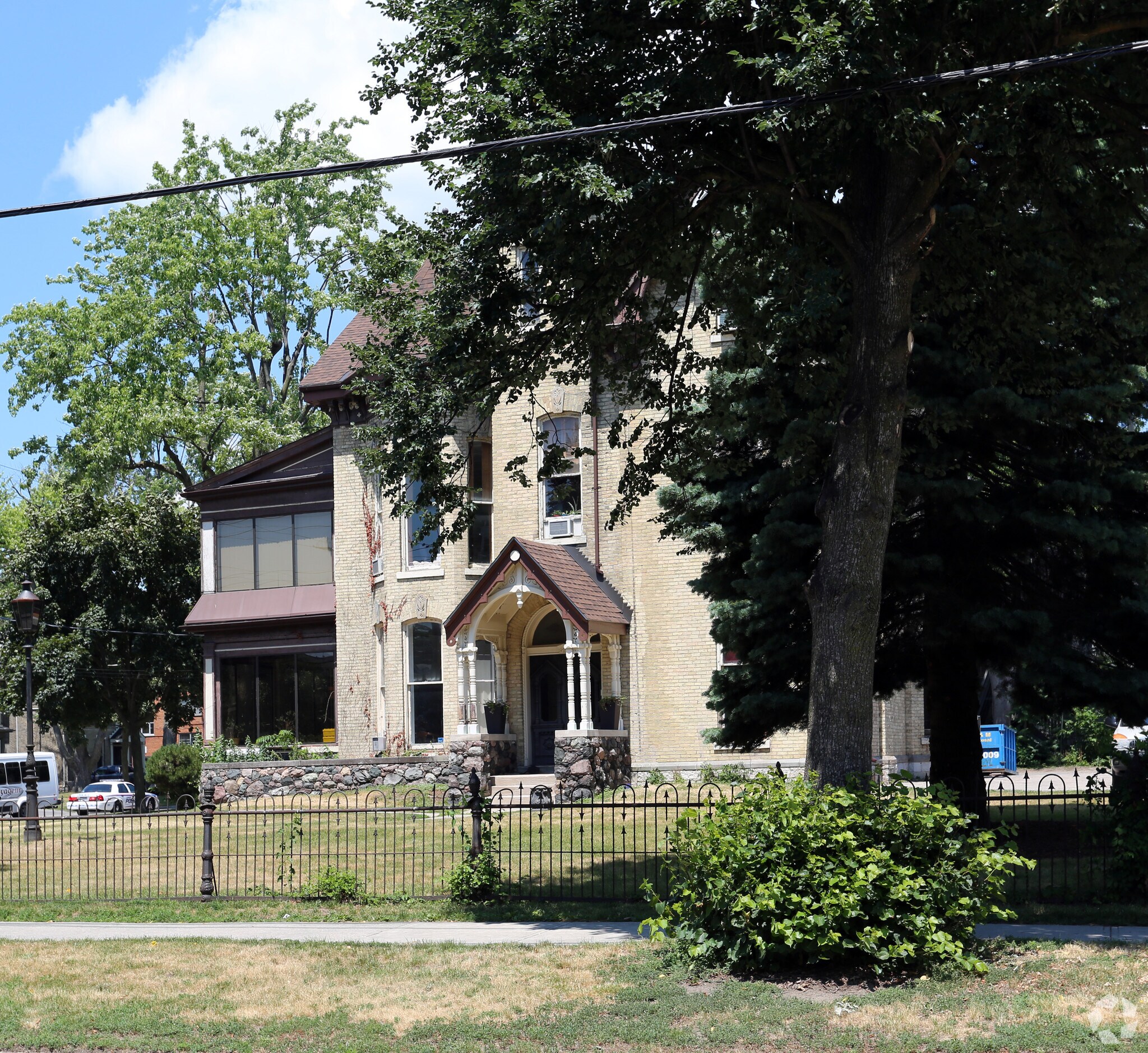 536 Queens Ave, London, ON à vendre Photo du bâtiment- Image 1 de 1