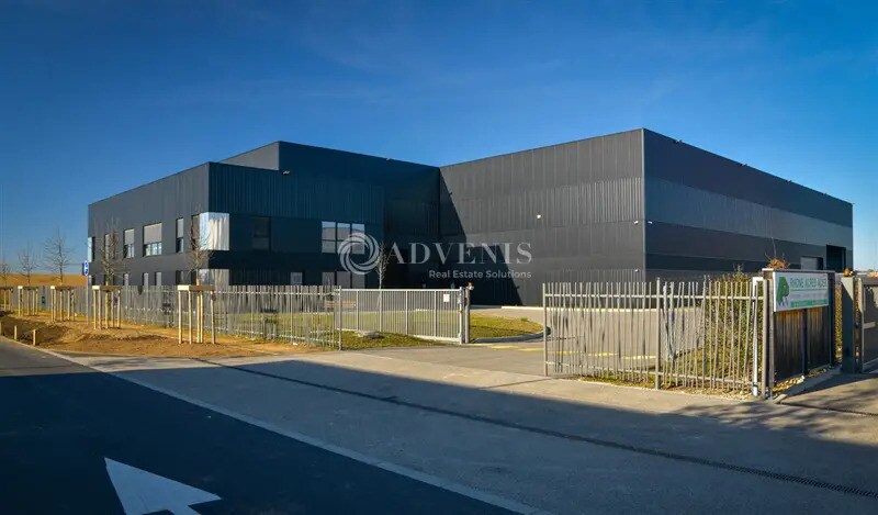 Industrial in Genas for lease - Building Photo - Image 2 of 12