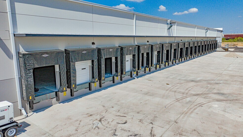 9502 SW Loop 410, San Antonio, TX à louer - Photo du bâtiment - Image 3 de 11