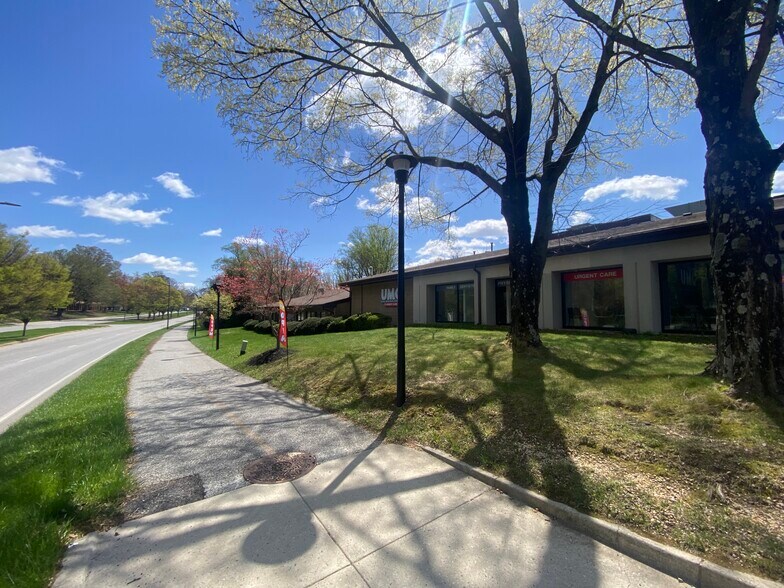 10715 Little Patuxent Pky, Columbia, MD à vendre - Photo du bâtiment - Image 2 de 7