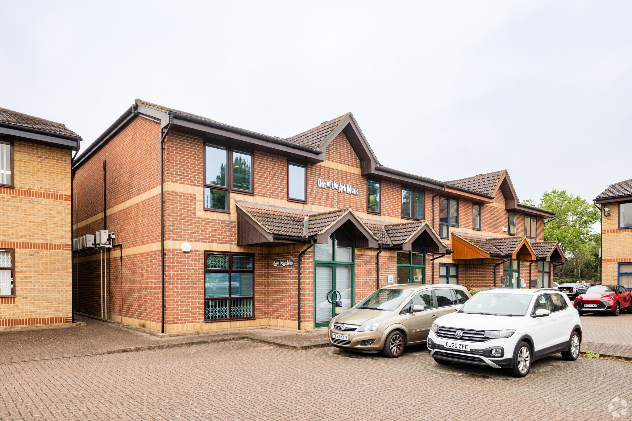 Oldfield, Hampton for lease Building Photo- Image 1 of 4