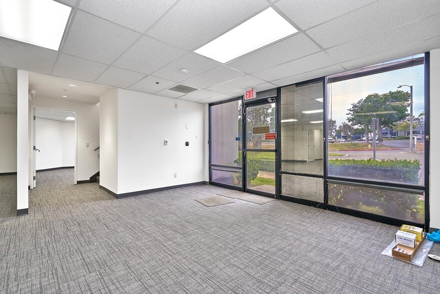 132 Business Center Dr, Corona, CA for lease - Interior Photo - Image 2 of 11
