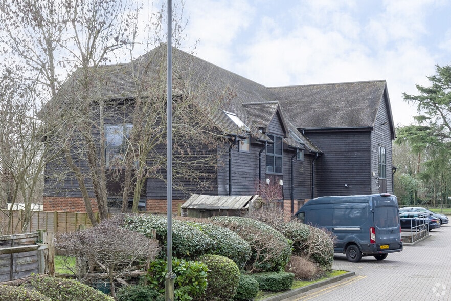 Old Woking Rd, Old Woking for lease - Building Photo - Image 2 of 2