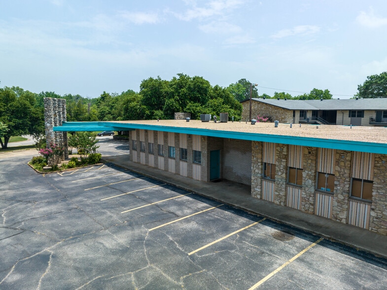 1550 Jones Dr, Arlington, TX for sale - Primary Photo - Image 1 of 4