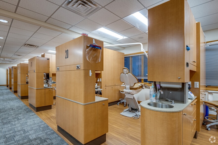 119 N McCarthy Rd, Appleton, WI for lease - Interior Photo - Image 3 of 46